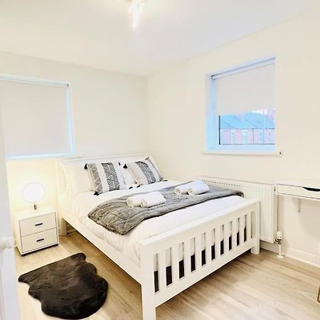 New Fully Furnished Cosy Home Balderton ภายนอก รูปภาพ