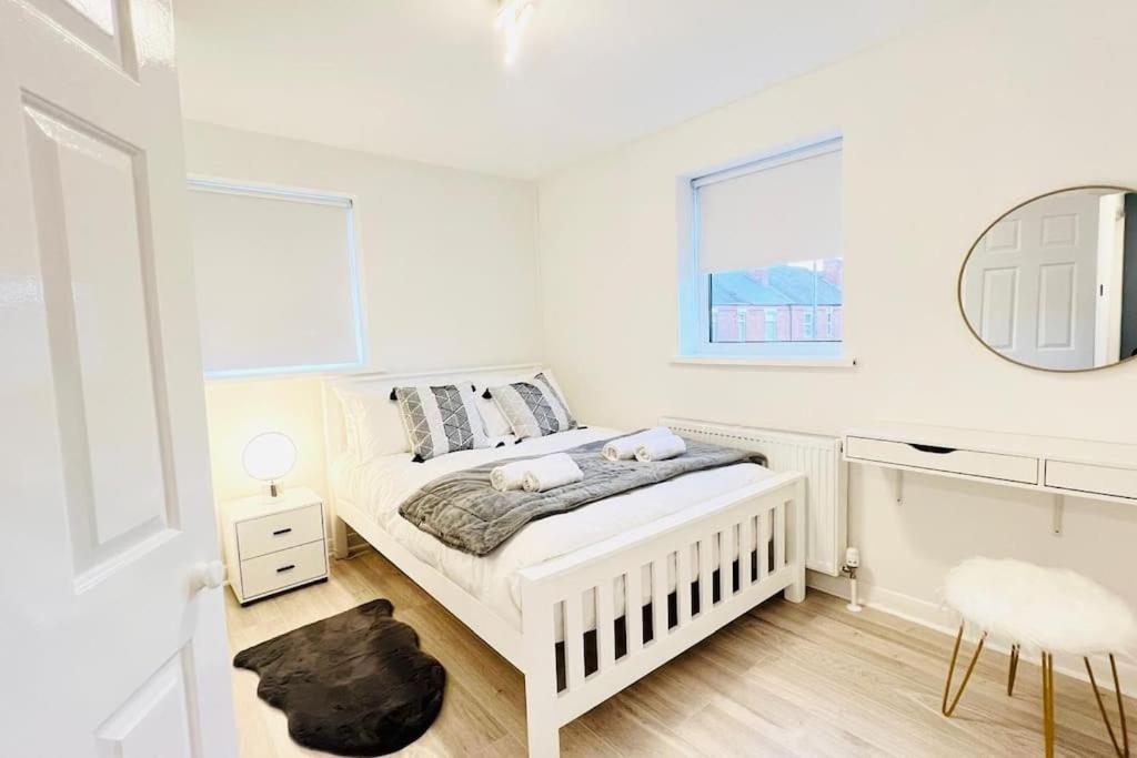 New Fully Furnished Cosy Home Balderton ภายนอก รูปภาพ