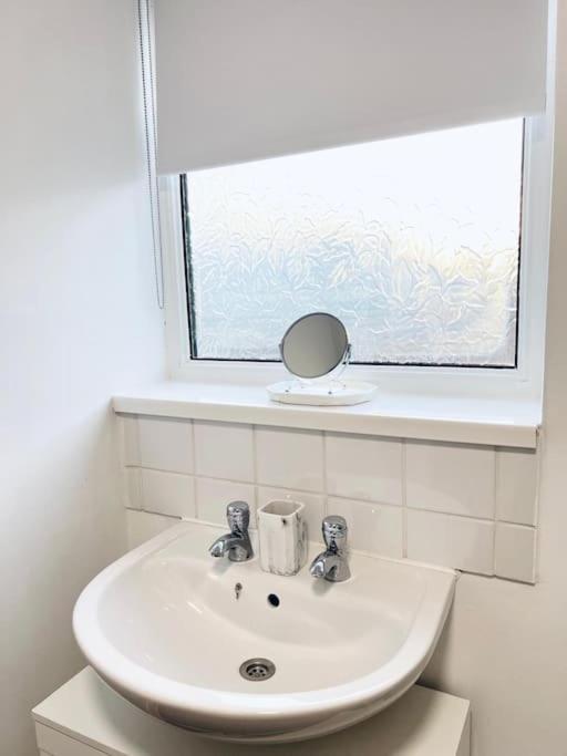 New Fully Furnished Cosy Home Balderton ภายนอก รูปภาพ