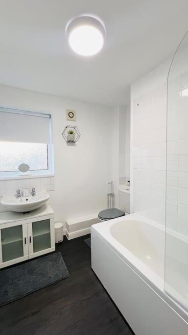 New Fully Furnished Cosy Home Balderton ภายนอก รูปภาพ